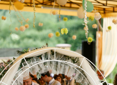 decorate wedding alter