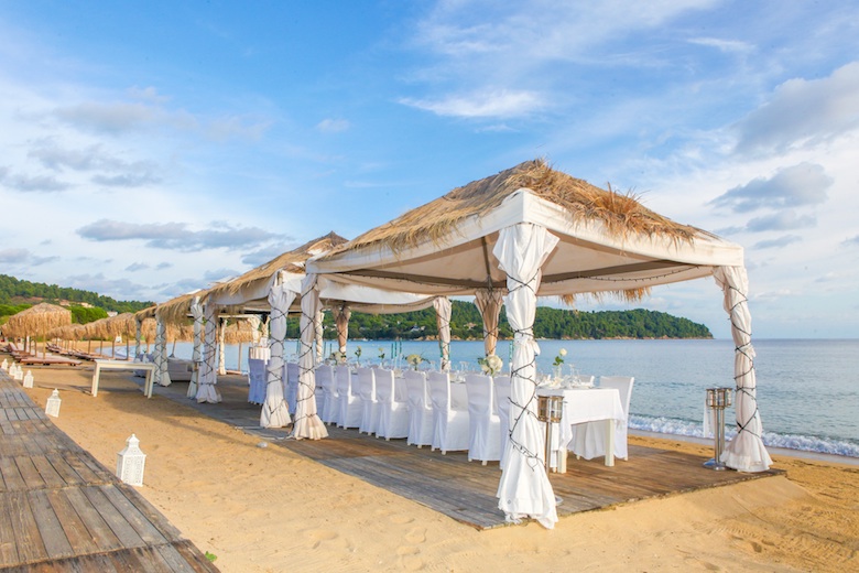 beach wedding venue set-up