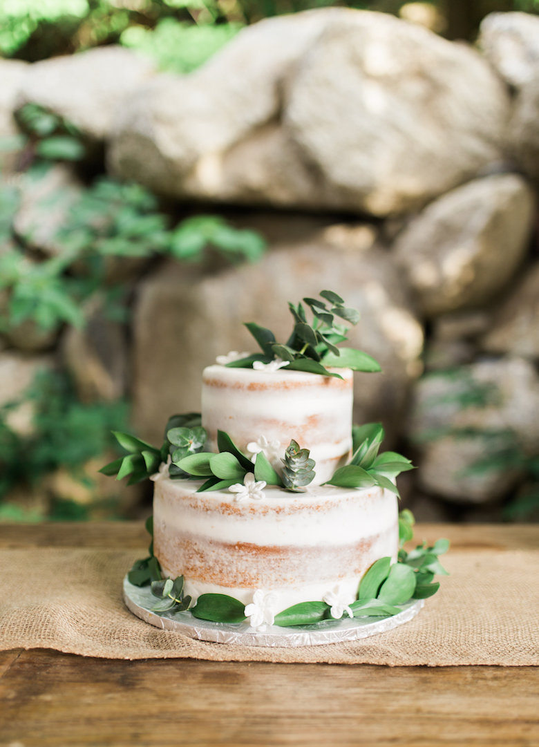 white icing cake with green leaves