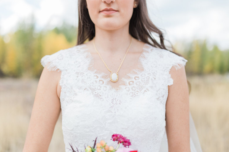 wedding dress lace collar