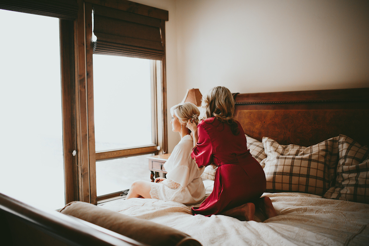 mother-of-the-bride-duties-checklist-wedding-dresses