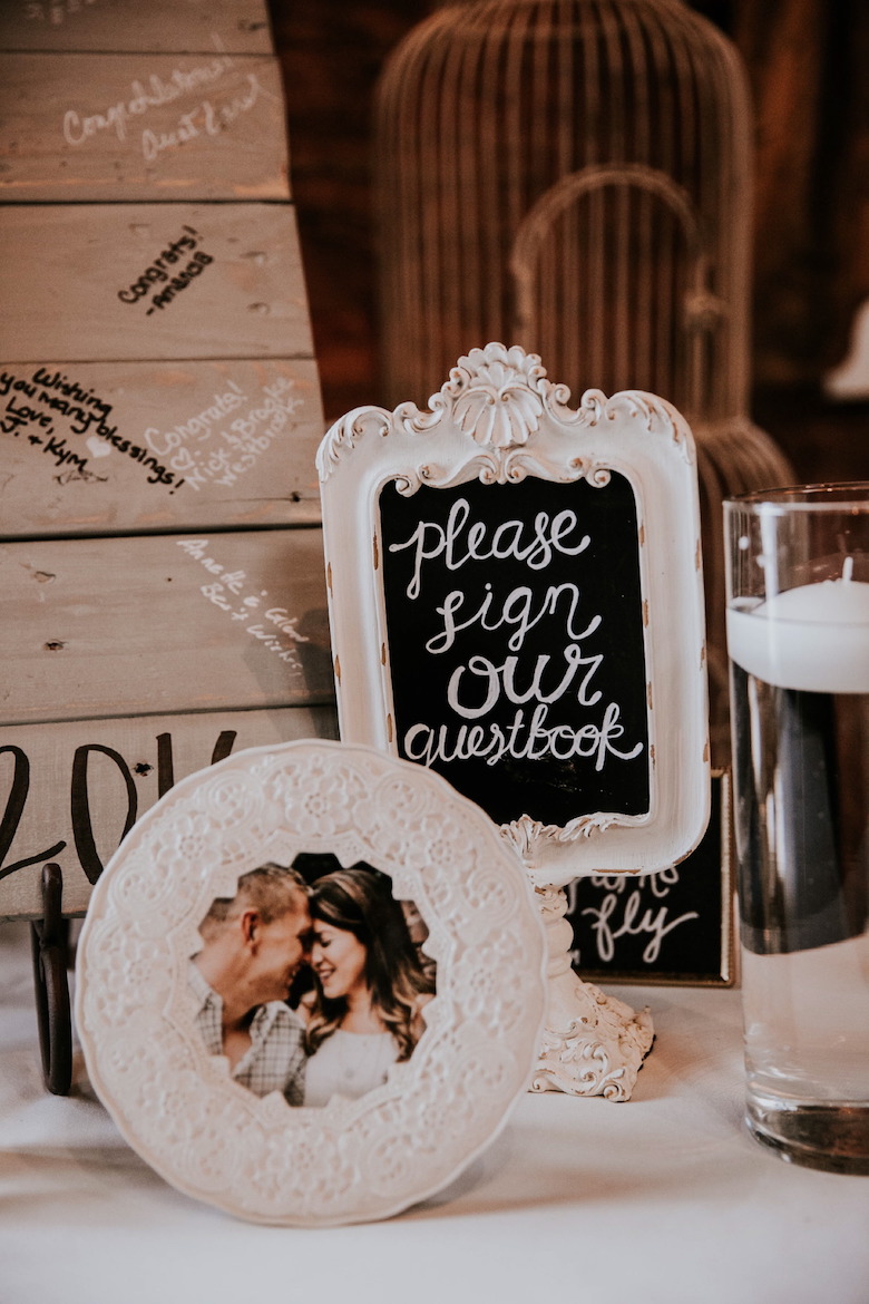 wedding picture frames sign