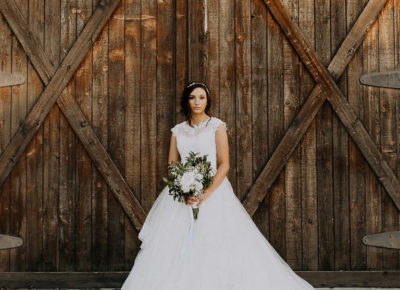 rustic barn door bride