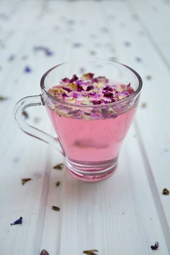 herbal cosmopolitan tea glass with flowers on top