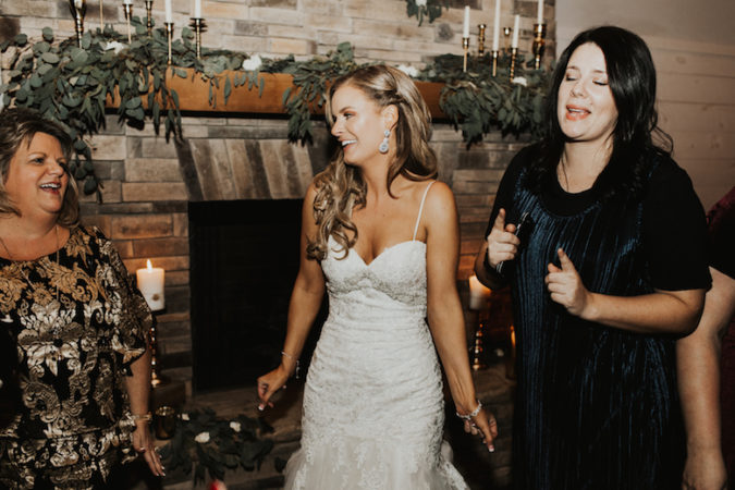 8 Do's & Don'ts for Proper Wedding Rehearsal Dinner Etiquette | WD